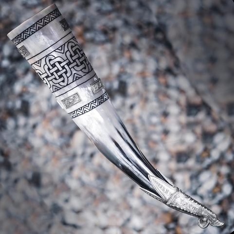 HIBERNIA, LUXURY ENGRAVED DRINKING HORN