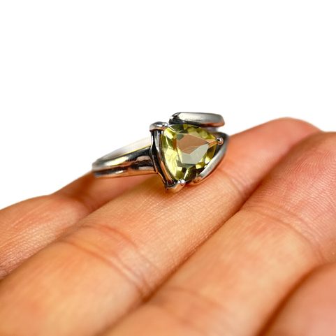 PRSTEN CITRÍN, TRILIANTOVÝ BRUS, STŘÍBRO 925