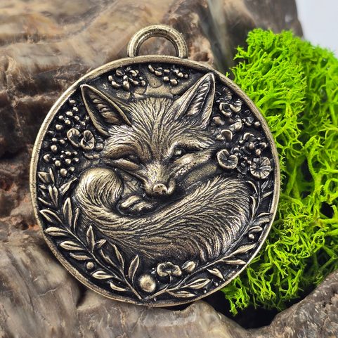 SLEEPING FOX, PENDANT, ZINC, ANTIQUE BRASS