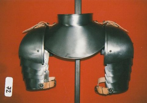 GORGET WITH PAULDRONS