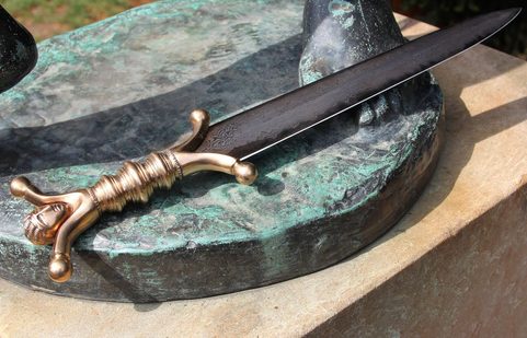 EARNAN, CELTIC ANTHROPOMORPHIC BRONZE DAGGER, DAMASCUS STEEL
