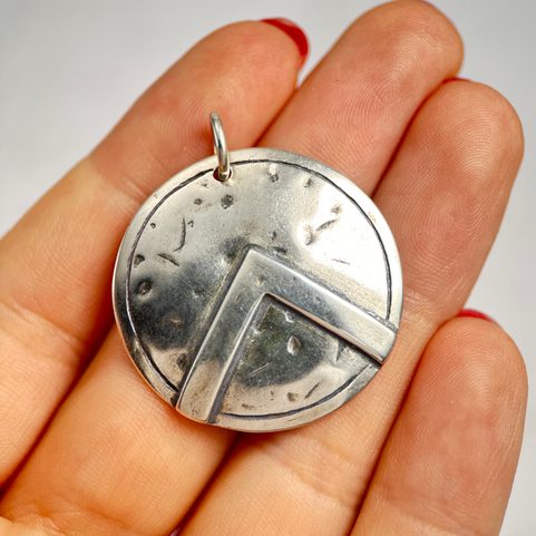 BOUCLIER SPARTIATE, PENDENTIF EN ARGENT