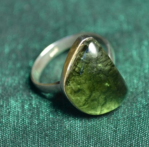 SILVER RING WITH MOLDAVITE, POLISHED, AG 925