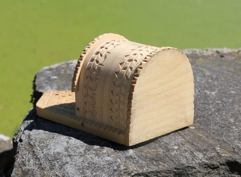 BOÎTE À SEL, SCULPTÉE À LA MAIN