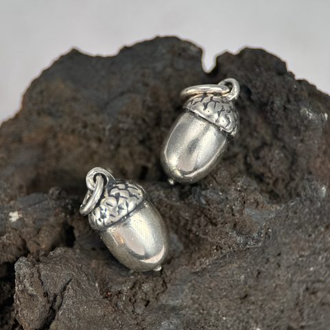 GRAINE, PENDENTIF DE GLAND DE CHÊNE, EN ARGENT