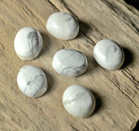 HOWALITE, OVAL, CABOCHON GEMSTONE 11 X 9 MM