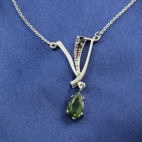TRACIE, SILVER NECKLACE, MOLDAVITE, GARNET