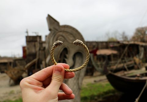 FLÓKI, WIKINGER-ARMBAND AUS MESSING