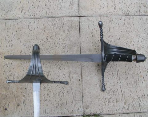 LEFT HANDED DAGGER