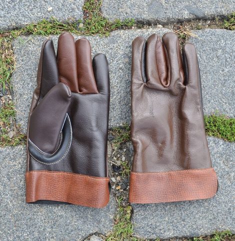 HISTORICAL LEATHER GLOVES, BROWN, SMALLER