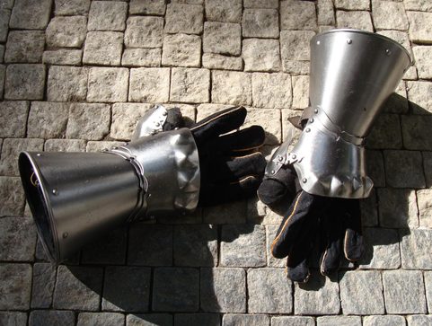 GANTELETS EN ACIER SANS DOIGTS