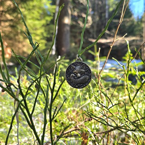 SLEEPING FOX, PENDANT, ZINC, ANTIQUE BRASS