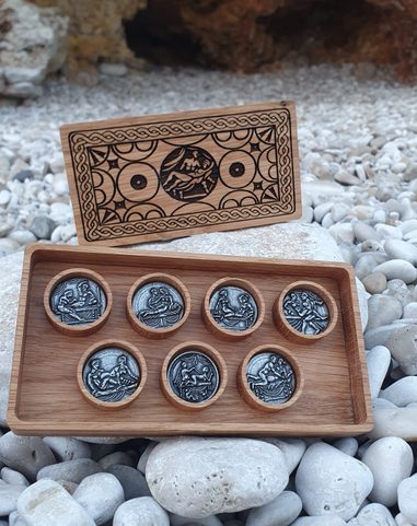 SPINTRIAE, ROMAN TOKENS AND A WOODEN BOX - 7 DAYS OF FUN