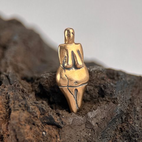 VÉNUS DE VĚSTONICE, PENDENTIF, BRONZE
