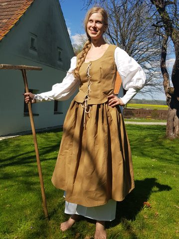 PEASANT GIRL - HISTORICAL COSTUME