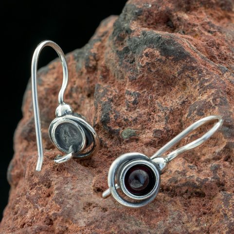 KAYLA, EARRINGS, GARNET, SILVER