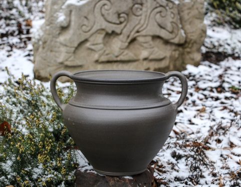 DOUBLE-EARED VASE INFLUENCED BY ANTIQUE PATTERNS, CELTIC GRAPHITE CERAMIC