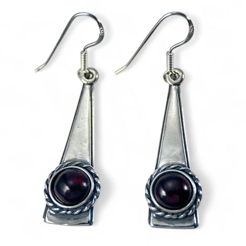 TRIANGLE - GARNET, EARRINGS, SILVER