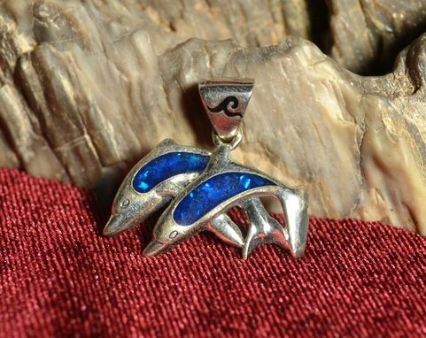 DOLPHINS, SILVER PENDANT AND PAUA SHELL, AG 925