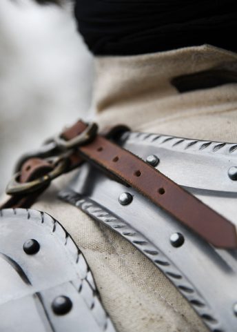 ARMURE GOTHIQUE, PLASTRON ET DOS, ACIER D'1,2 MM D'ÉPAISSEUR