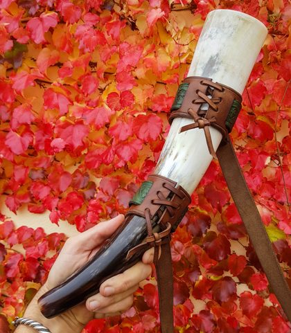 CAROLUS SIGNAL HORN WITH A LEATHER HOLDER
