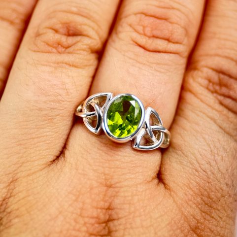 CELTIC KNOT, SILVER RING, PERIDOT AG 925/1000