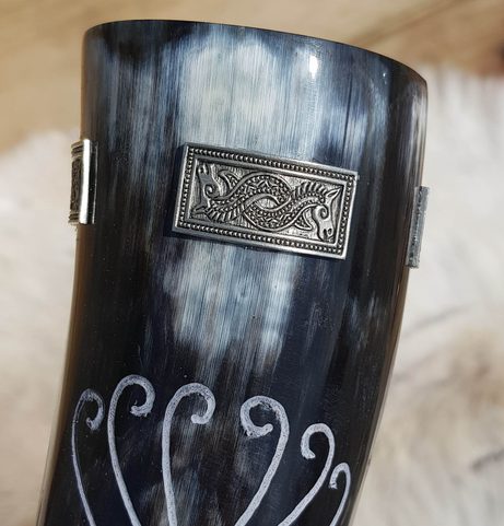 CORVUS CROW, CARVED DRINKING HORN - 0.3 L TIN