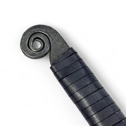 NEWGRANGE, COUTEAU CELTIQUE FORGÉ AVEC FOURREAU