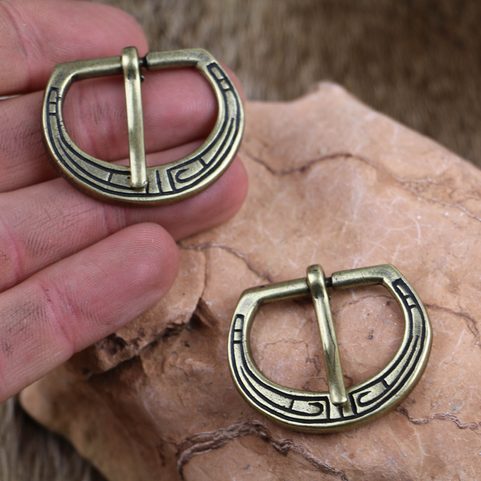 HISTORICAL BUCKLE, 10TH CENTURY, ENGLAND ZINC ANT. BRASS
