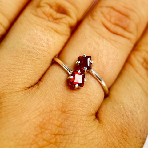 GORDICA, BAGUE, GRENAT ARGENT 925/1000