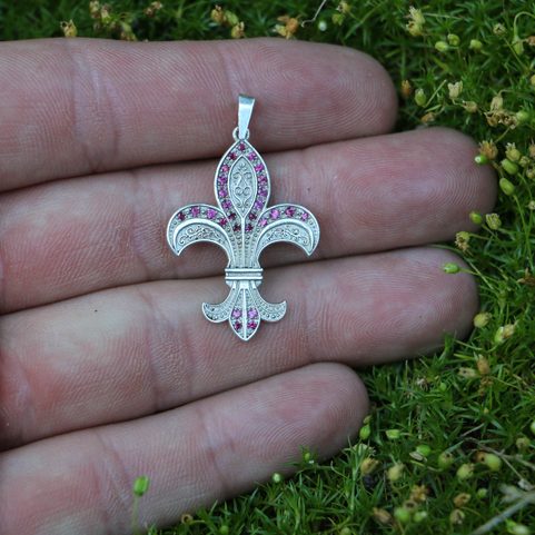 FLEUR DE LIS, LUXURY SILVER PEDNANT WITH RUBIES AG 925