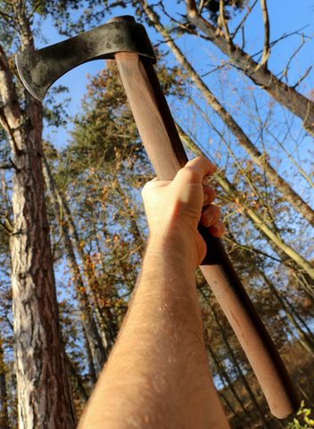 FRANCISCA THROWING AXE