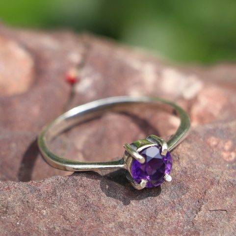 OCULAR, STERLING SILVER RING WITH AMETHYST
