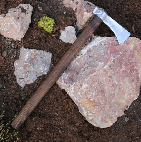 COYOTE, GESCHMIEDETES TOMAHAWK