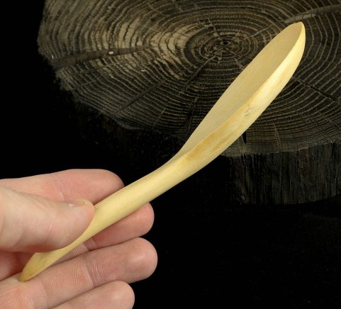 GESCHNITZTER LÖFFEL, HOLZ