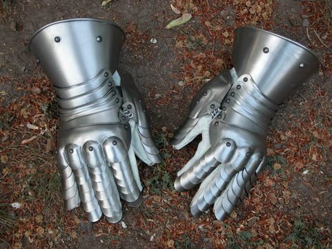GERMAN GOTHIC PLATE GAUNTLETS