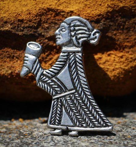 VALKYRIE AVEC UNE CORNE - PENDENTIF, L'ÉTAIN