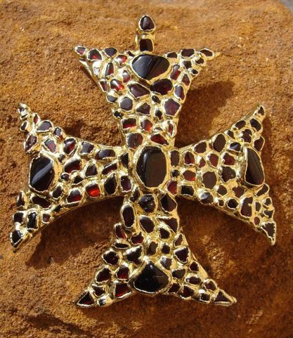 GARNET CROSS, DECORATION MEDAL, GOLD PLATED