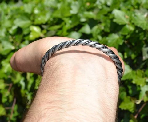 VIKING BEASTS, BRACELET FROM BURG, TIN