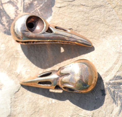 SKULL OF A CROW, BRONZE PENDANT