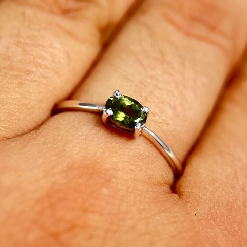 NESSIE, BAGUE EN ARGENT, PÉRIDOT AG 925/1000