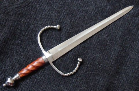 LARGE DEVIL HORNS DAGGER
