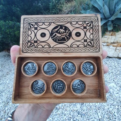 SPINTRIAE, ROMAN TOKENS AND A WOODEN BOX - 7 DAYS OF FUN