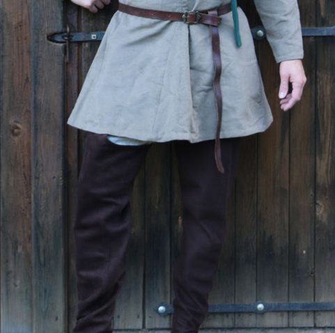 PANTALON FENDU, MÉDIÉVAL