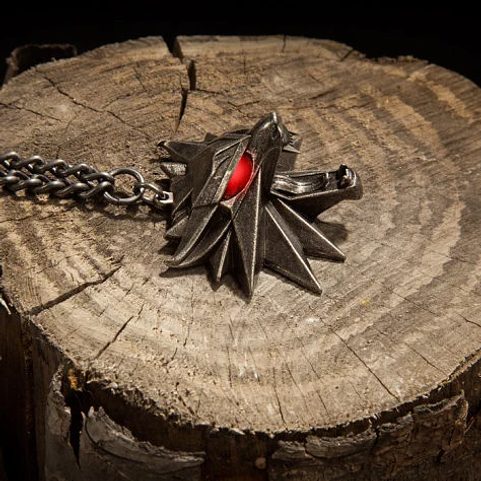 WITCHER TALISMAN WITH RED LED EYES