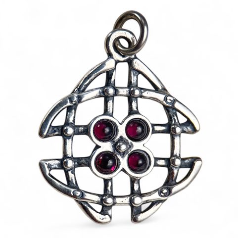 INNIS, CELTIC PENDANT, SILVER GARNETS