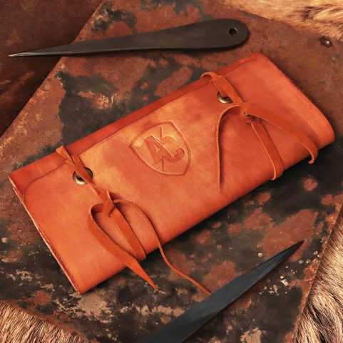 LEATHER CASE FOR THROWING KNIVES, BROWN