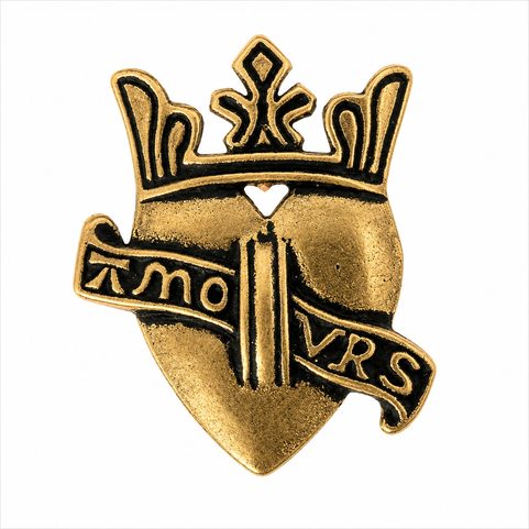 ENSEIGNE DE PÈLERIN MÉDIÉVALE CŒUR ET COURONNE, BRONZE