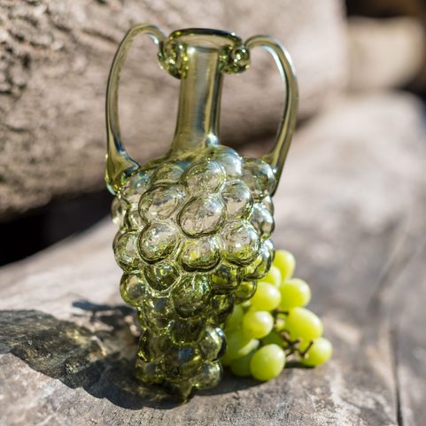 AMPHORE EN VERRE VERT, EN FORME DE GRAPPE DE RAISIN