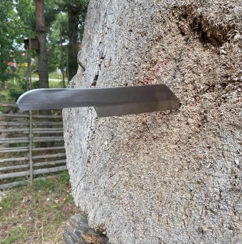 SIGMUND THROWING SEAX